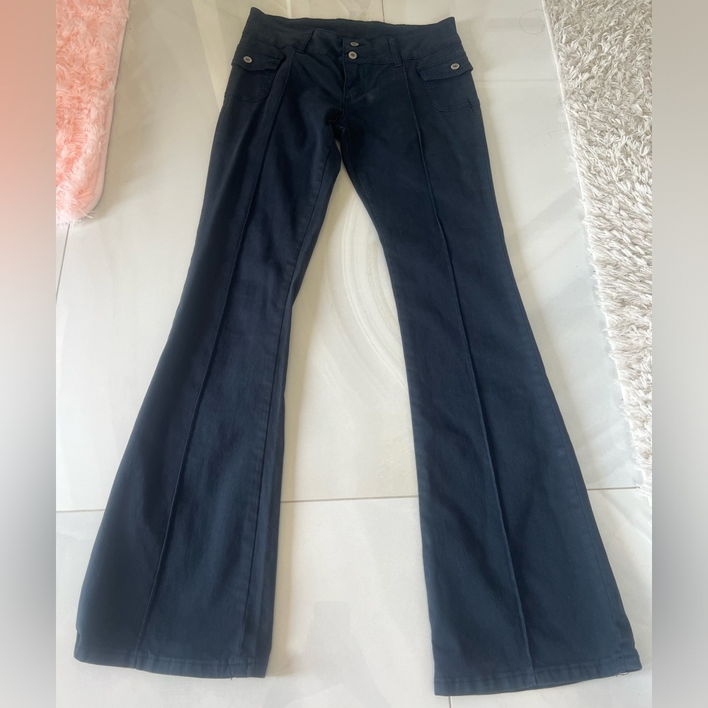 BRANDY MELVILLE low rise bootcut jeans